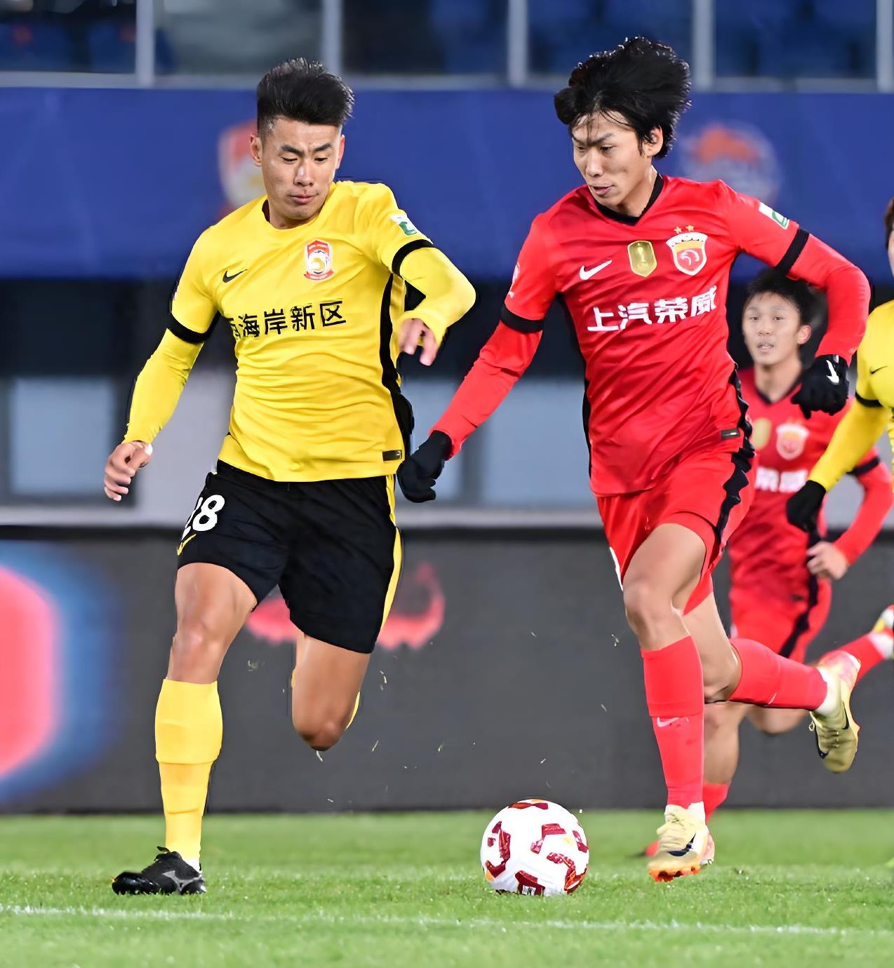 关于转会期突围战来临,上海海港围绕NBA总决赛伤情更新,赛场秩序良好,训练强度明显提升的信息 关于转会期突围战来临,上海海港围绕NBA总决赛伤情更新,赛场秩序良好,训练强度明显提升的信息