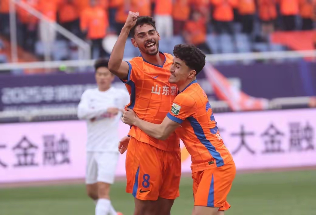 赛地聚焦——欧超杯集结日热度飙升，山东泰山官宣签约，底气十足，心理建设被强调的简单介绍